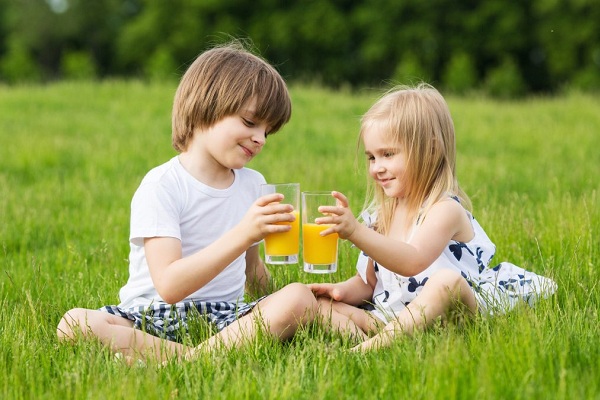 Các loại nước ép hoa quả tốt cho trẻ em