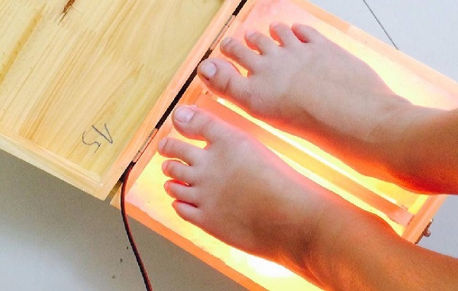 Cách sử dụng đèn đá muối massage chân như thế nào?