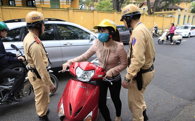 Quy định về xử phạt xe máy không gương