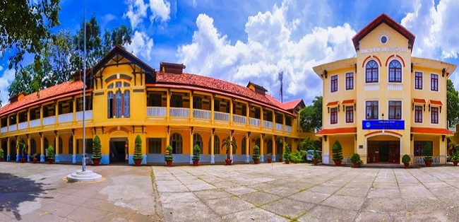Trường đại học đầu tiên của nước Việt Nam